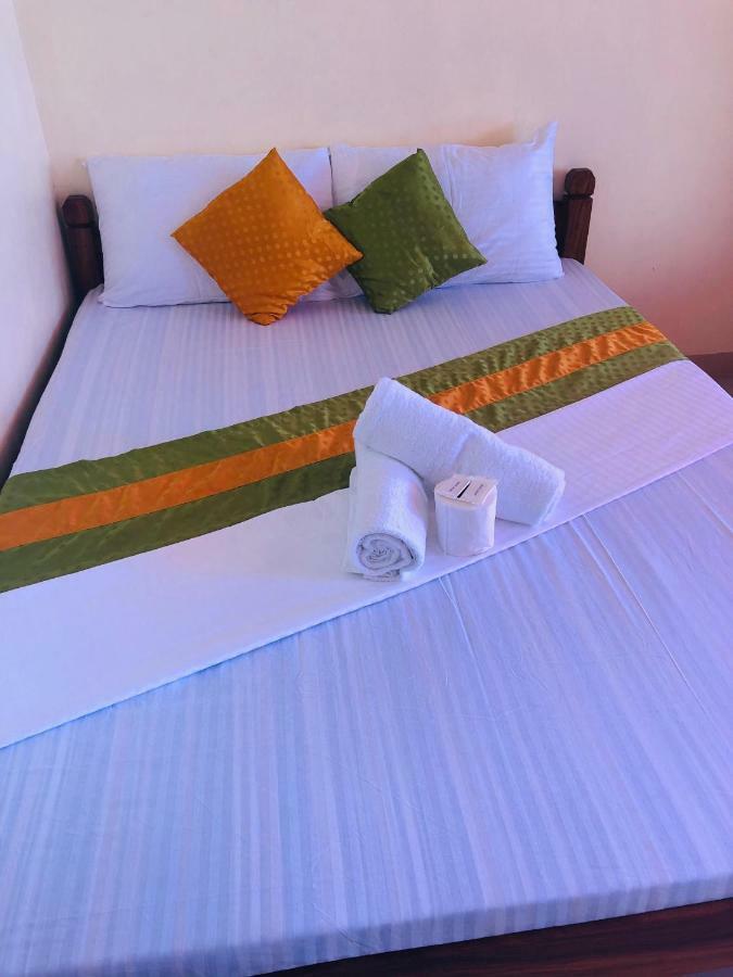 Rl Coastline Inn Ель-Нідо Екстер'єр фото